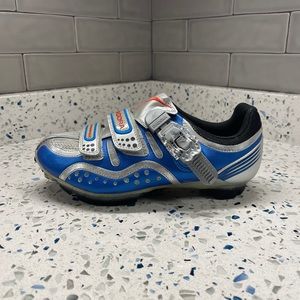 Woman’s diadora MTN bike shoes